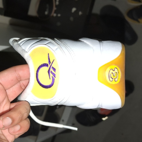 Allen Iverson questions boys size 6 Lakers edition - Picture 6 of 7